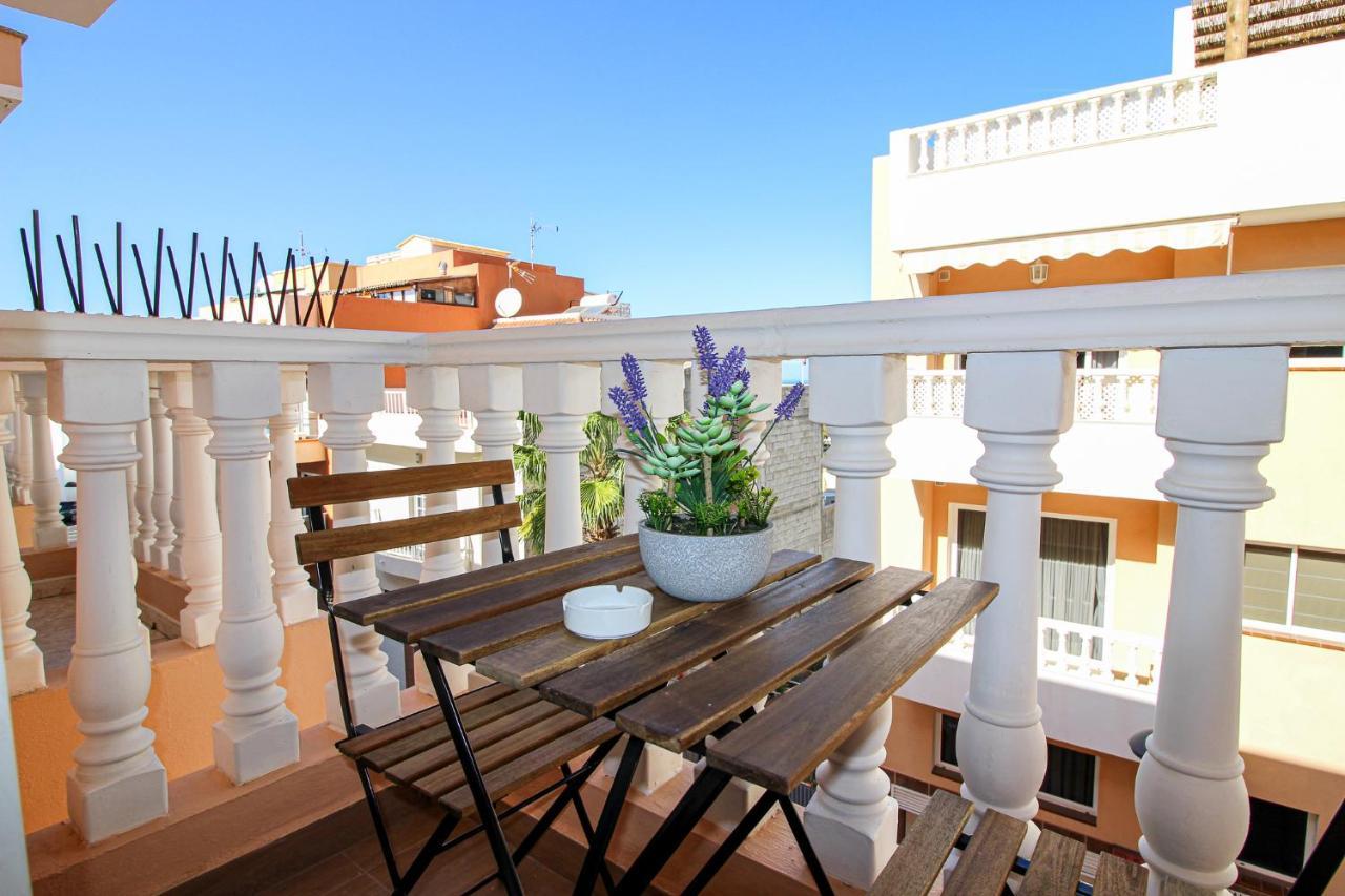 Beautiful Renovated Apartment With Air Conditioning Just Steps From The Sea In Playa San Juan Екстер'єр фото