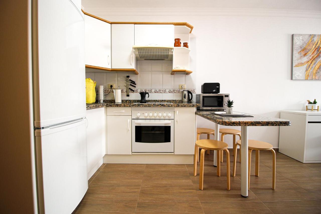 Beautiful Renovated Apartment With Air Conditioning Just Steps From The Sea In Playa San Juan Екстер'єр фото