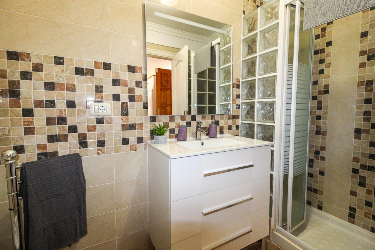 Beautiful Renovated Apartment With Air Conditioning Just Steps From The Sea In Playa San Juan Екстер'єр фото