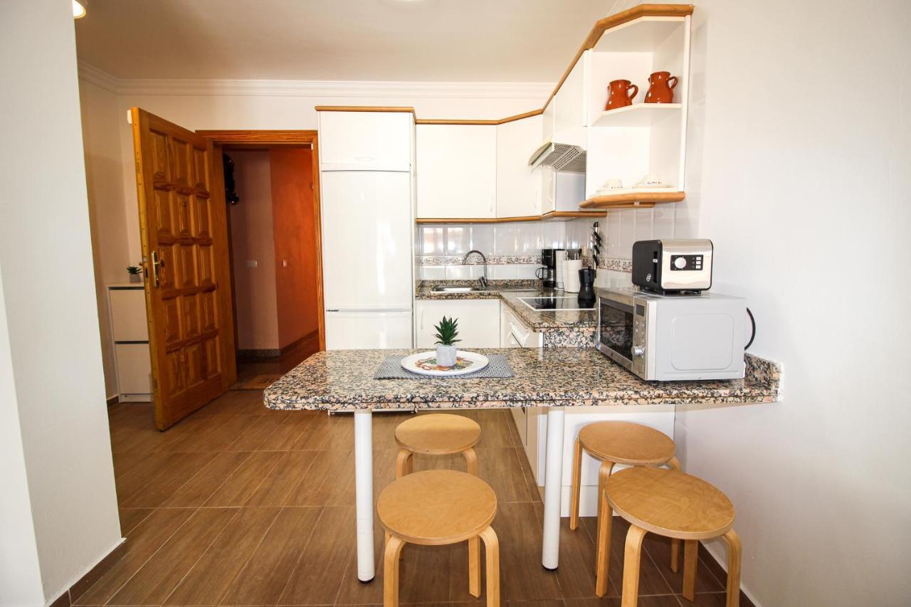 Beautiful Renovated Apartment With Air Conditioning Just Steps From The Sea In Playa San Juan Екстер'єр фото