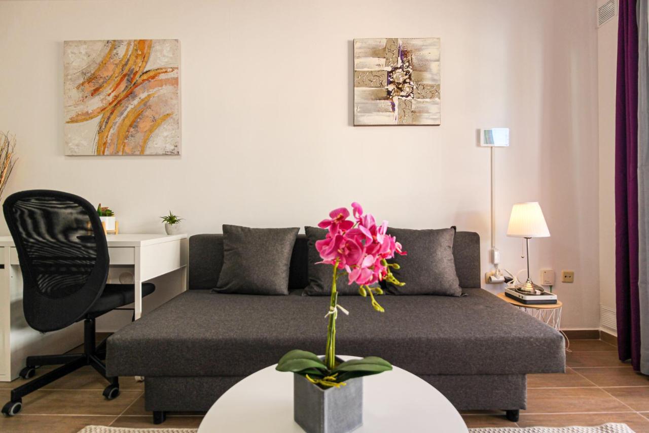 Beautiful Renovated Apartment With Air Conditioning Just Steps From The Sea In Playa San Juan Екстер'єр фото