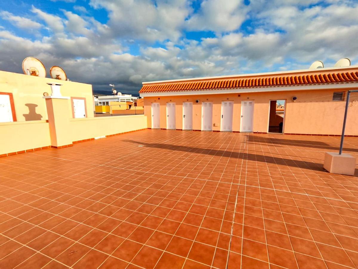 Beautiful Renovated Apartment With Air Conditioning Just Steps From The Sea In Playa San Juan Екстер'єр фото